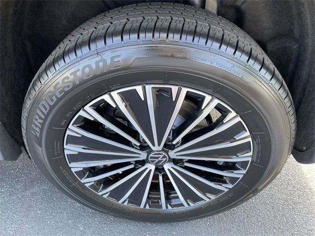 2025 Volkswagen Tiguan S photo 9