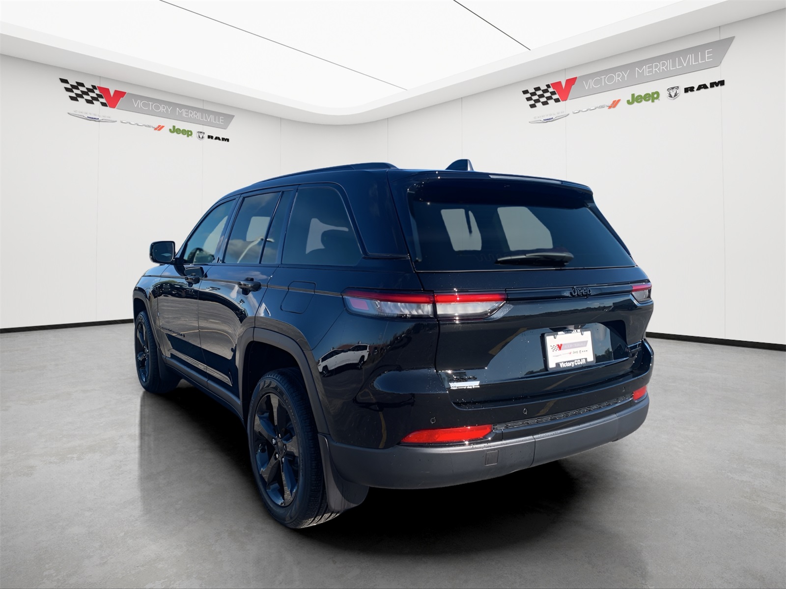 2025 Jeep Grand Cherokee Limited photo 3