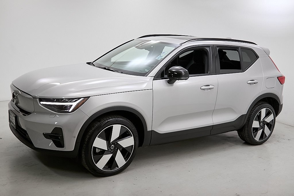2023 VOLVO XC40 - Image 5