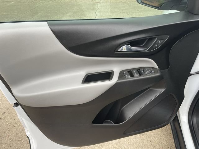 2020 Chevrolet Equinox LT photo 2