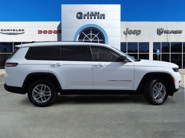 2023 Jeep Grand Cherokee Laredo photo 2