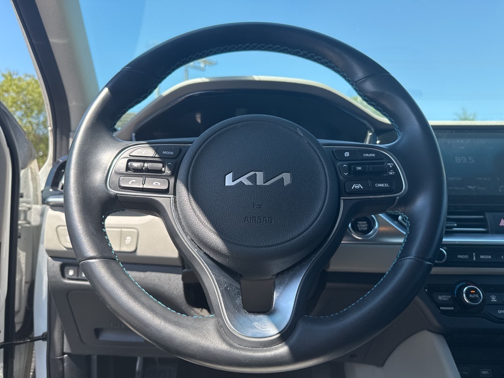 2022 Kia Niro Plug-In Hybrid LXS photo 6