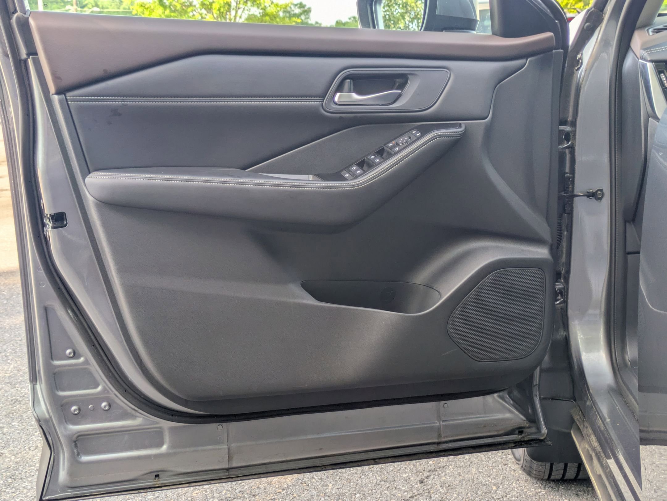 2022 Nissan Rogue SV photo 11