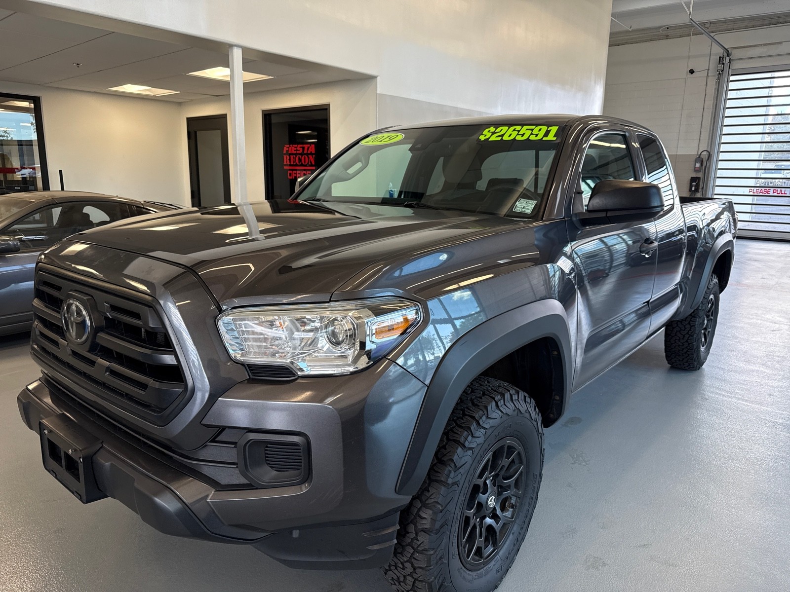 Used 2019 GRAY Toyota SR5 image 1