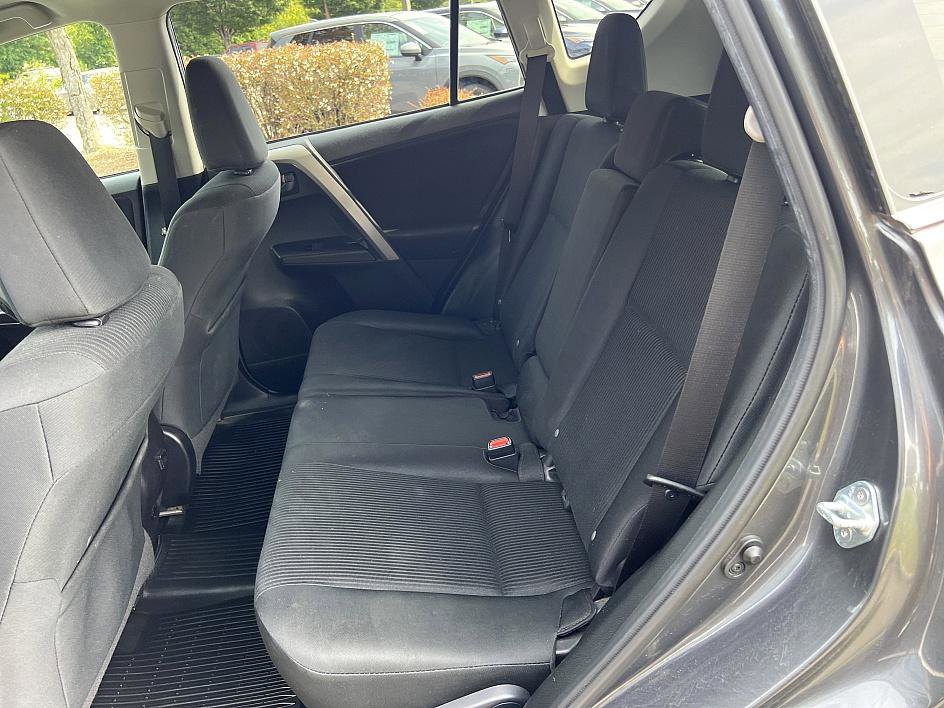 2018 Toyota RAV4 LE photo 15