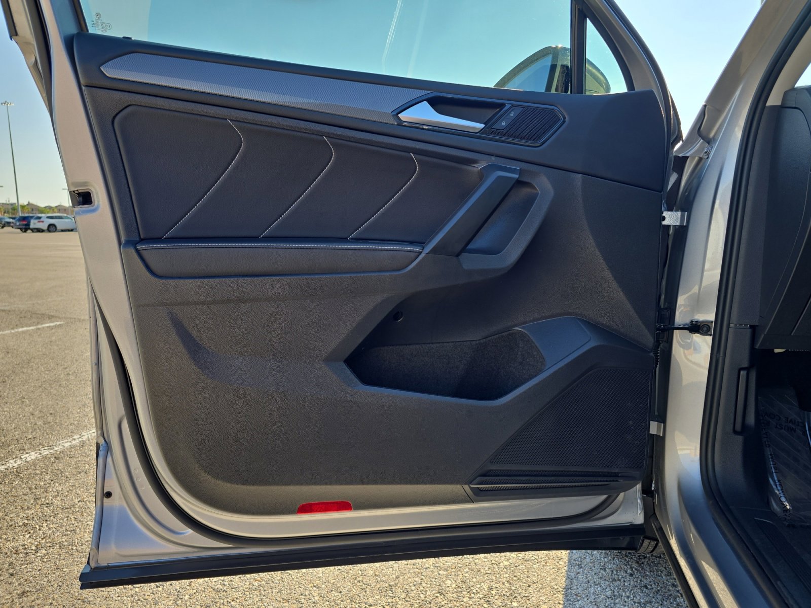 2023 Volkswagen Tiguan SE photo 23