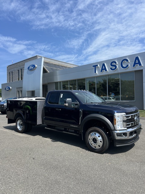 2025 Ford F-450 Super Duty Chassis Cab XLT's photo