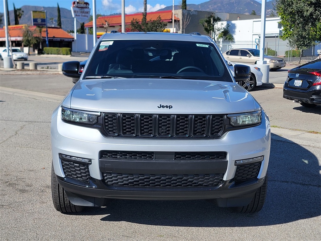 2025 Jeep Grand Cherokee Limited photo 2