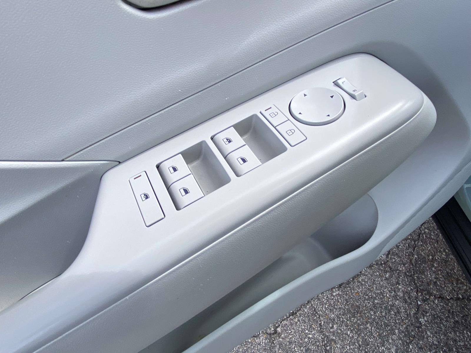 2024 Hyundai Kona SEL photo 7