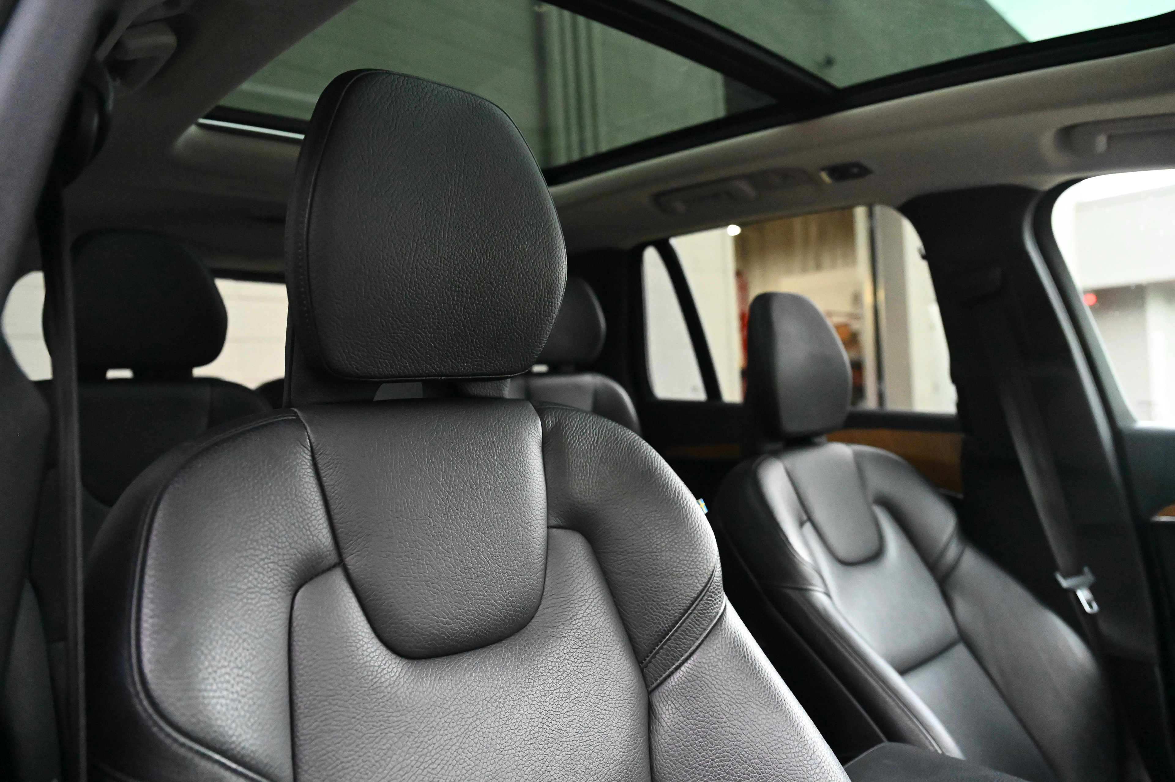 2022 Volvo XC90 T6 Momentum photo 18