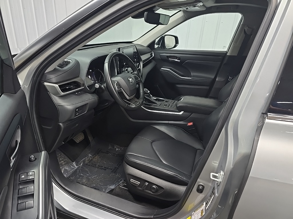 2022 Toyota Highlander XLE photo 29