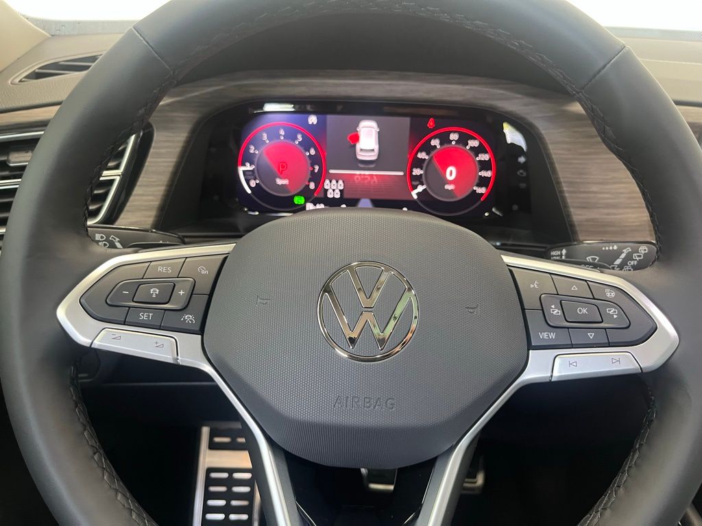 2025 Volkswagen Atlas SEL Premium R-Line photo 18