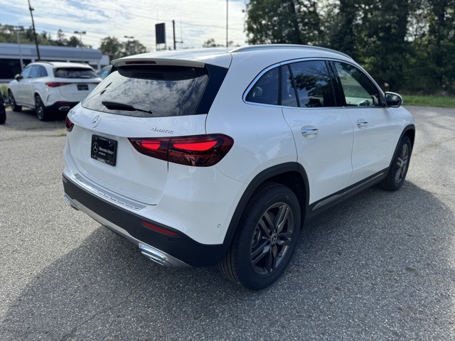 2026 Mercedes Benz GLA 250 4MATIC photo 3
