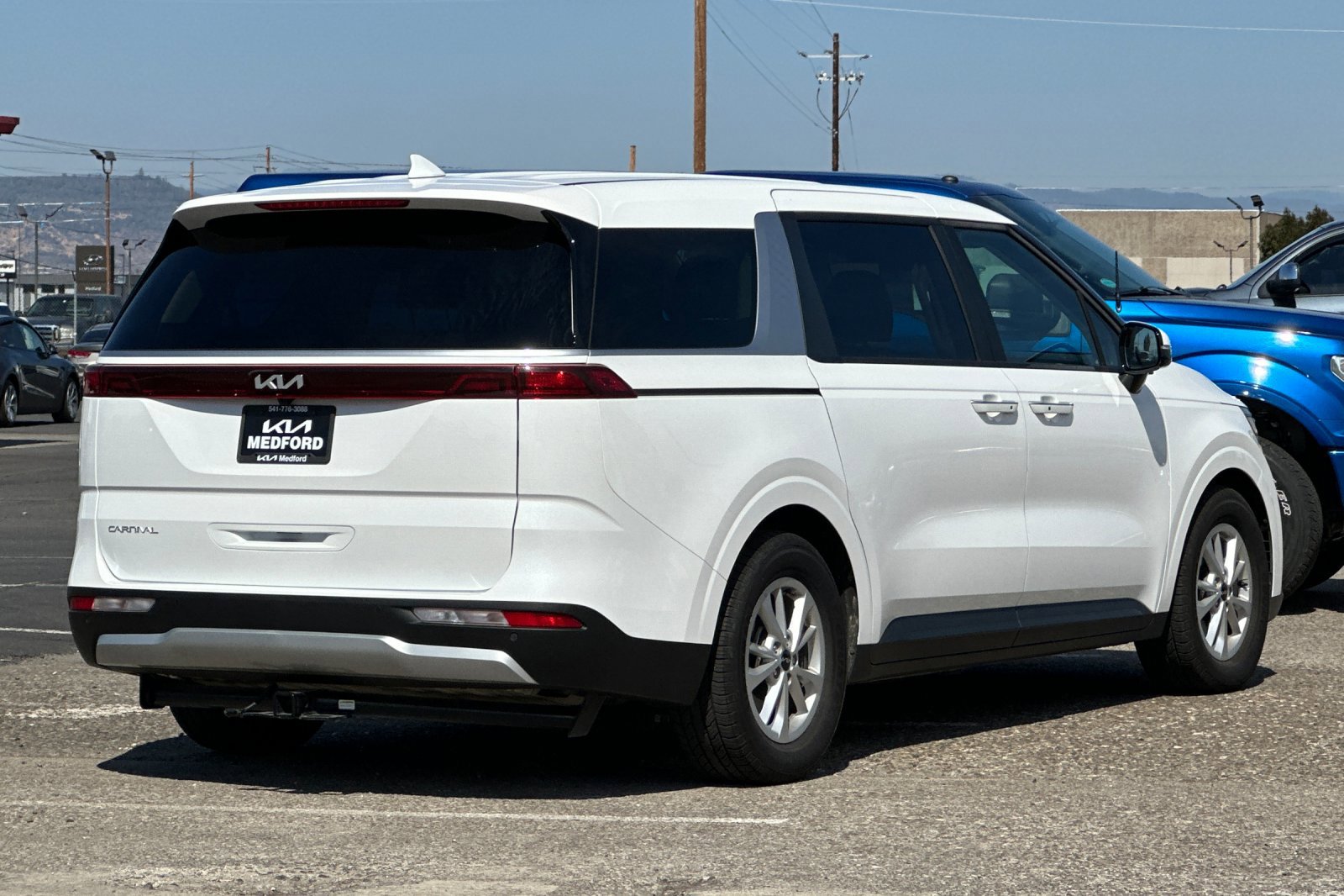 2024 Kia Carnival LX photo 4