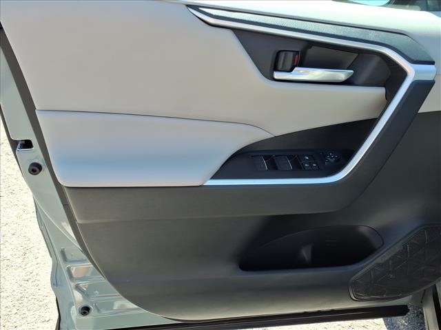 2022 Toyota RAV4 XLE photo 12
