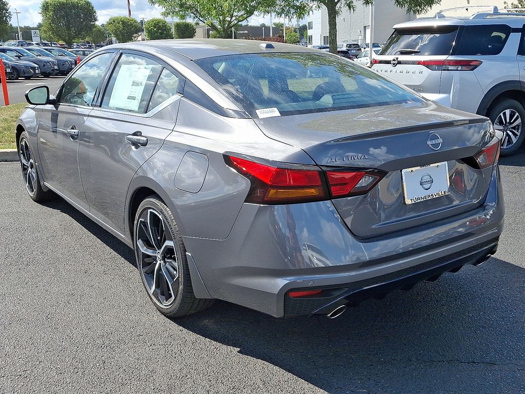 2025 Nissan Altima 2.5 SR photo 3