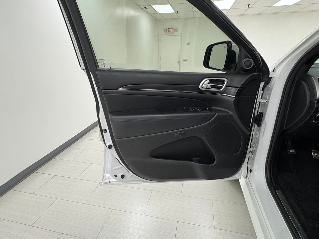 2018 Jeep Grand Cherokee High Altitude photo 9