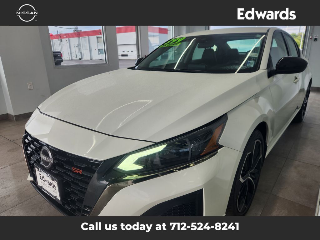 2024 Nissan Altima 2.5 SR photo 4