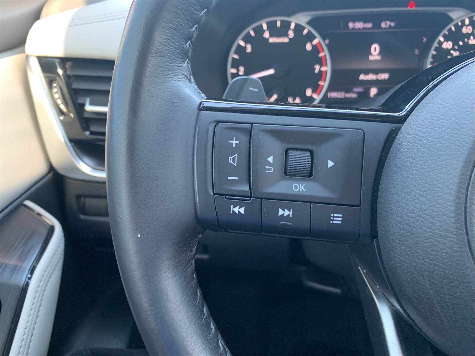 2023 Nissan Rogue SV photo 14