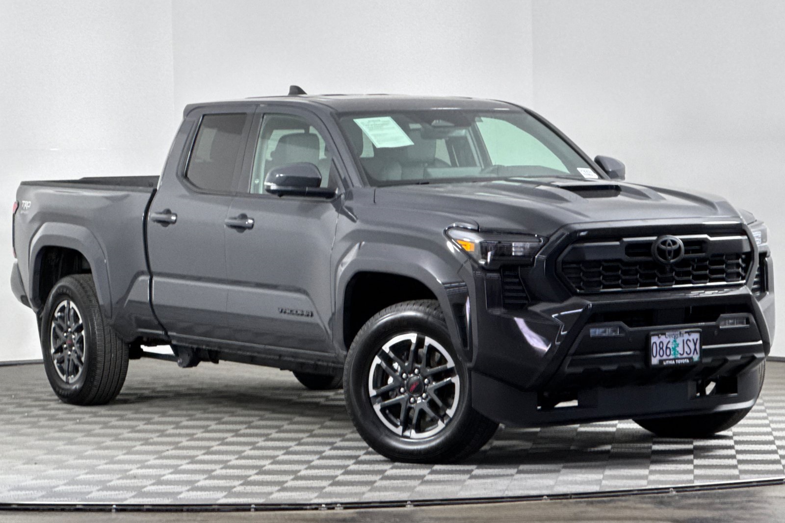 2024 Toyota Tacoma TRD Sport photo 2