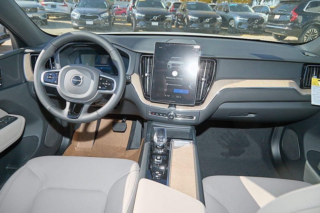 2026 VOLVO XC60 - Image 22