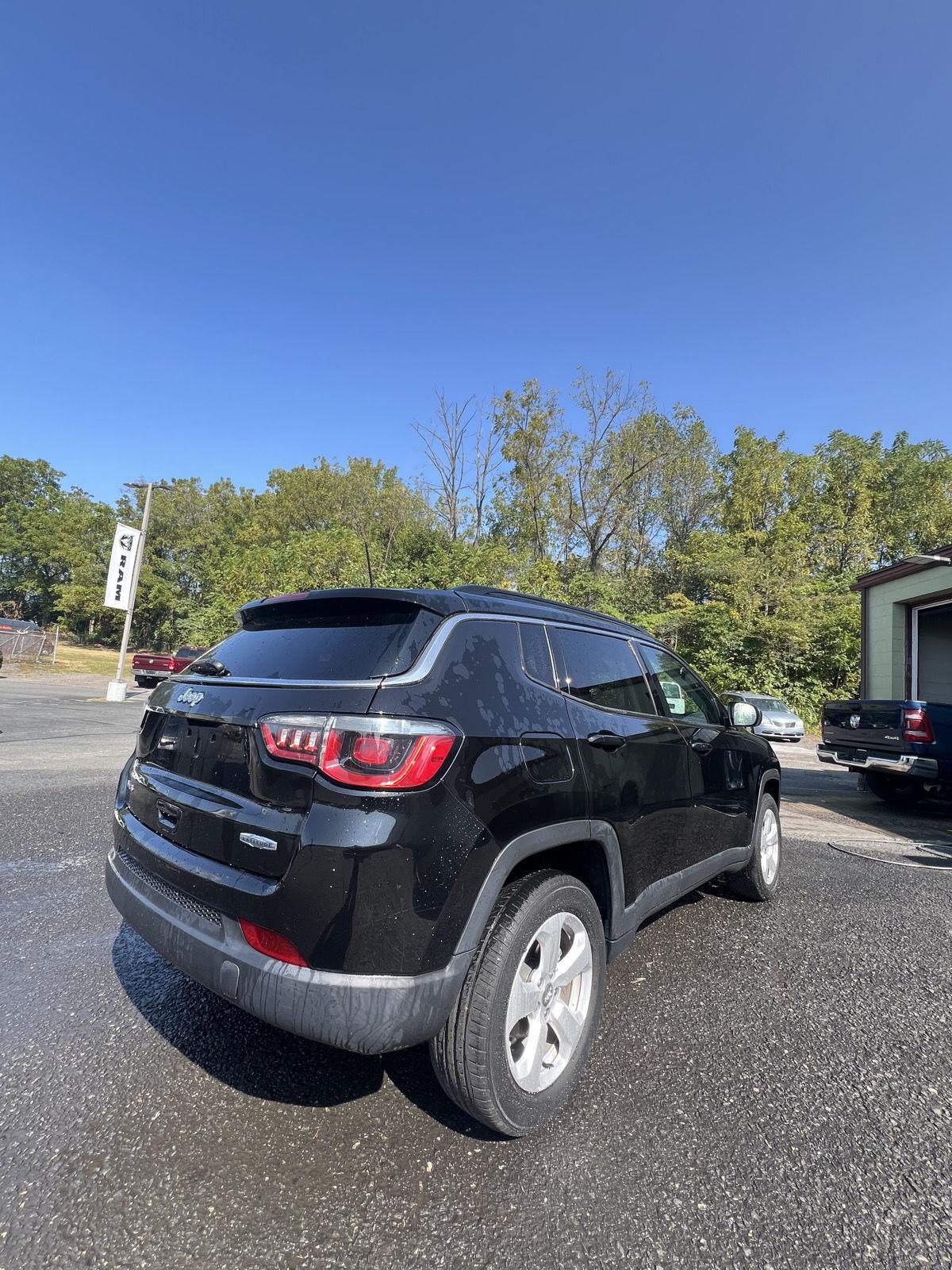 2020 Jeep Compass Latitude photo 3