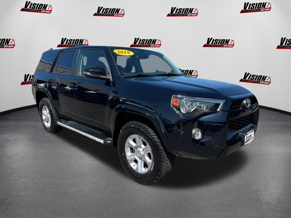 2019 Toyota 4Runner SR5 photo 2