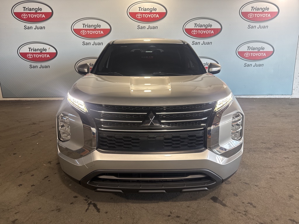 2022 Mitsubishi Outlander ES photo 2