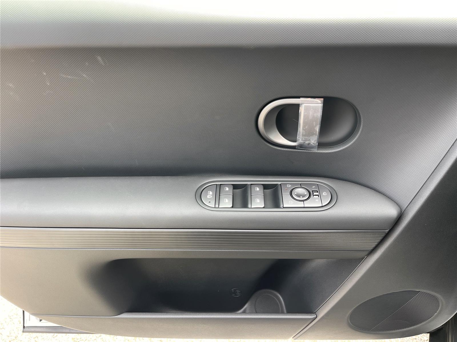 2025 Hyundai Ioniq 5 SEL photo 9