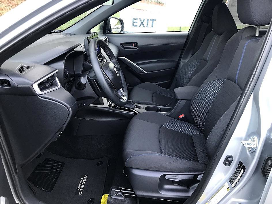 2025 Toyota Corolla Cross Hybrid SE photo 9
