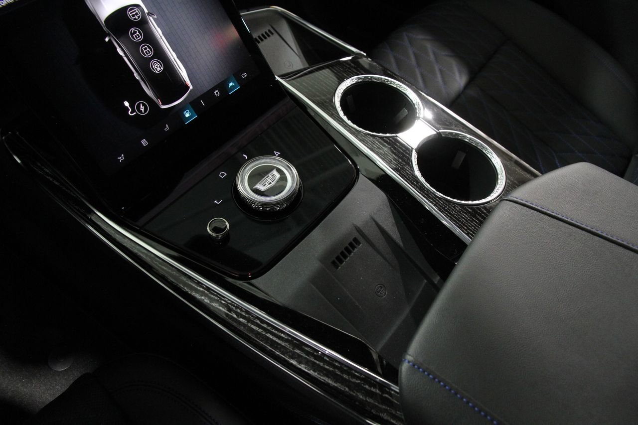 2025 Cadillac Escalade Luxury photo 19