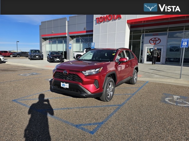 2025 Toyota RAV4 XLE's photo