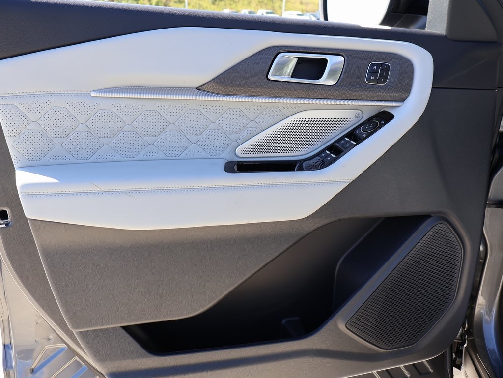 2025 Ford Explorer Platinum photo 22
