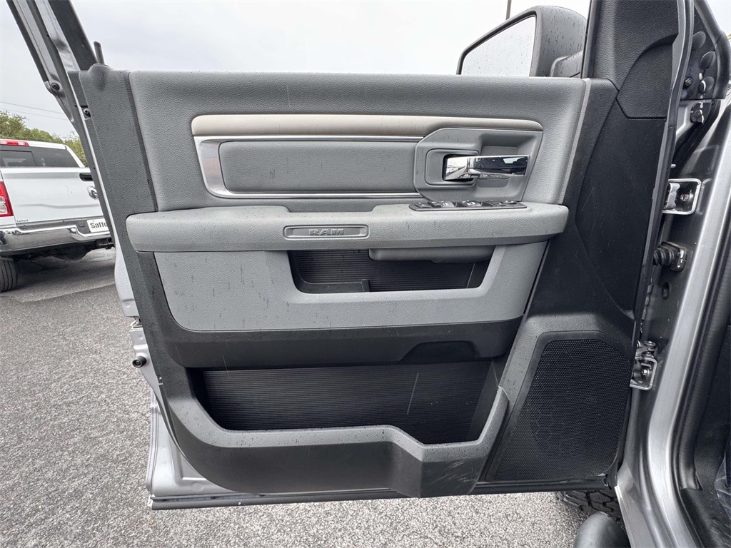 2019 Ram 1500 Classic Warlock photo 25