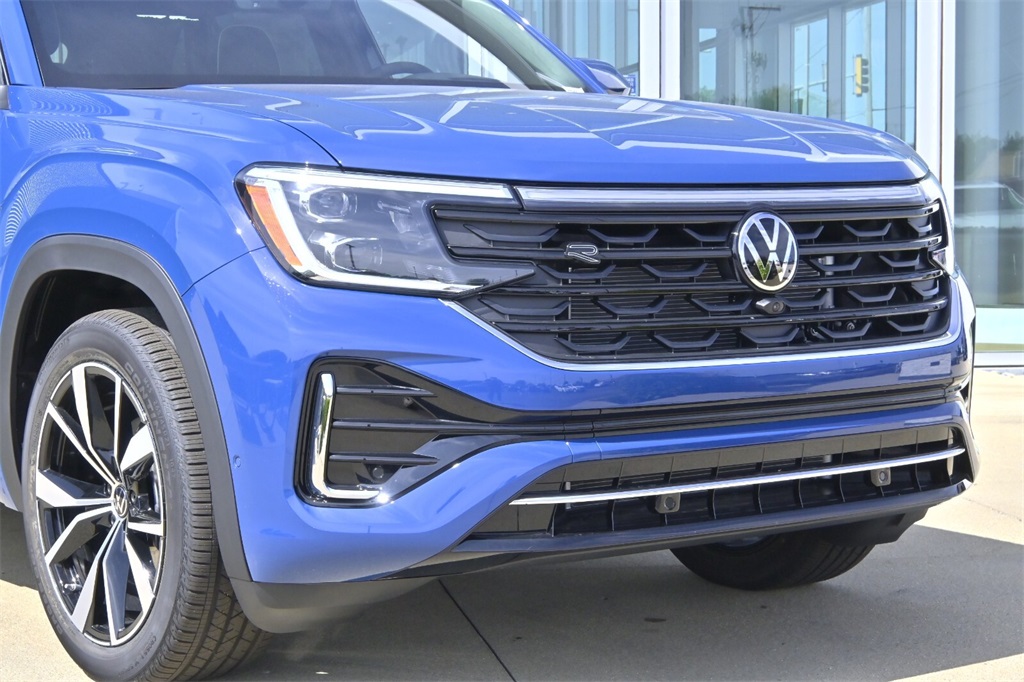 2026 Volkswagen Atlas Cross Sport SEL Premium R-Line photo 3