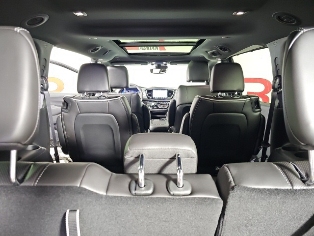 2026 Chrysler Pacifica Limited photo 24