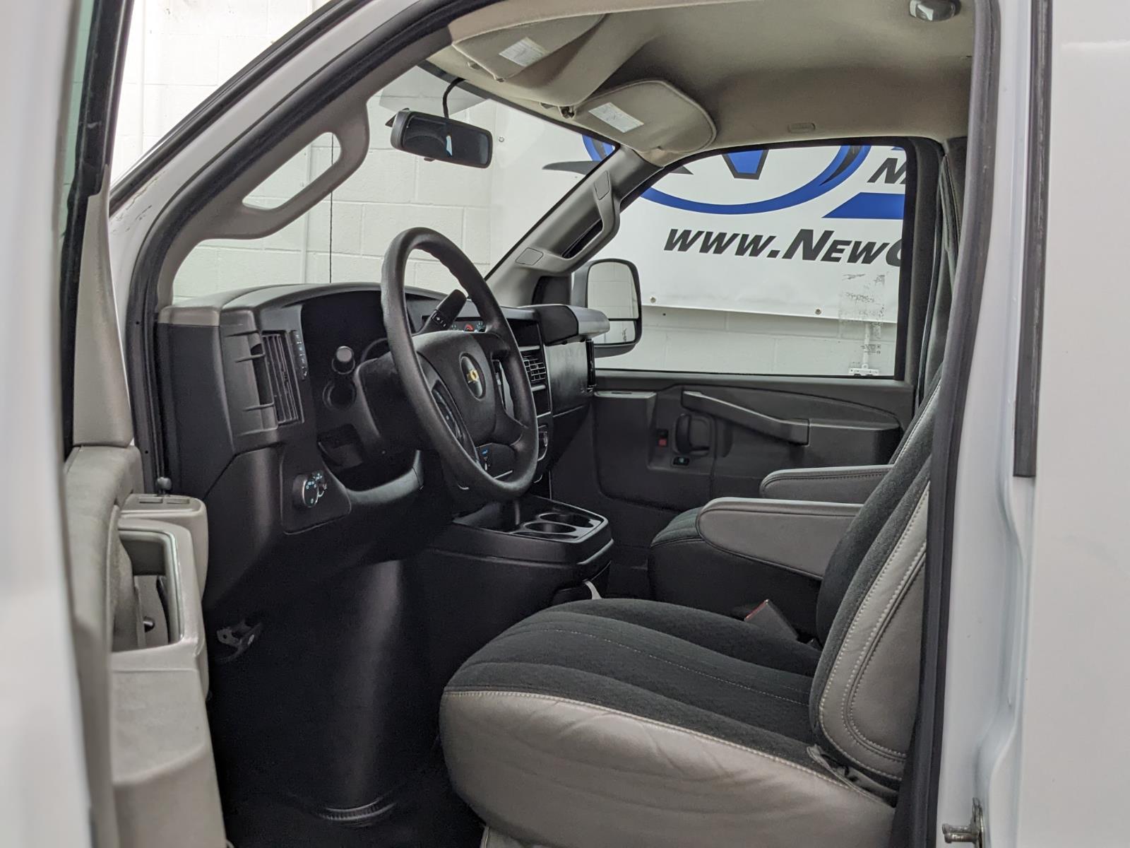 2023 Chevrolet Express Cargo Van photo 3