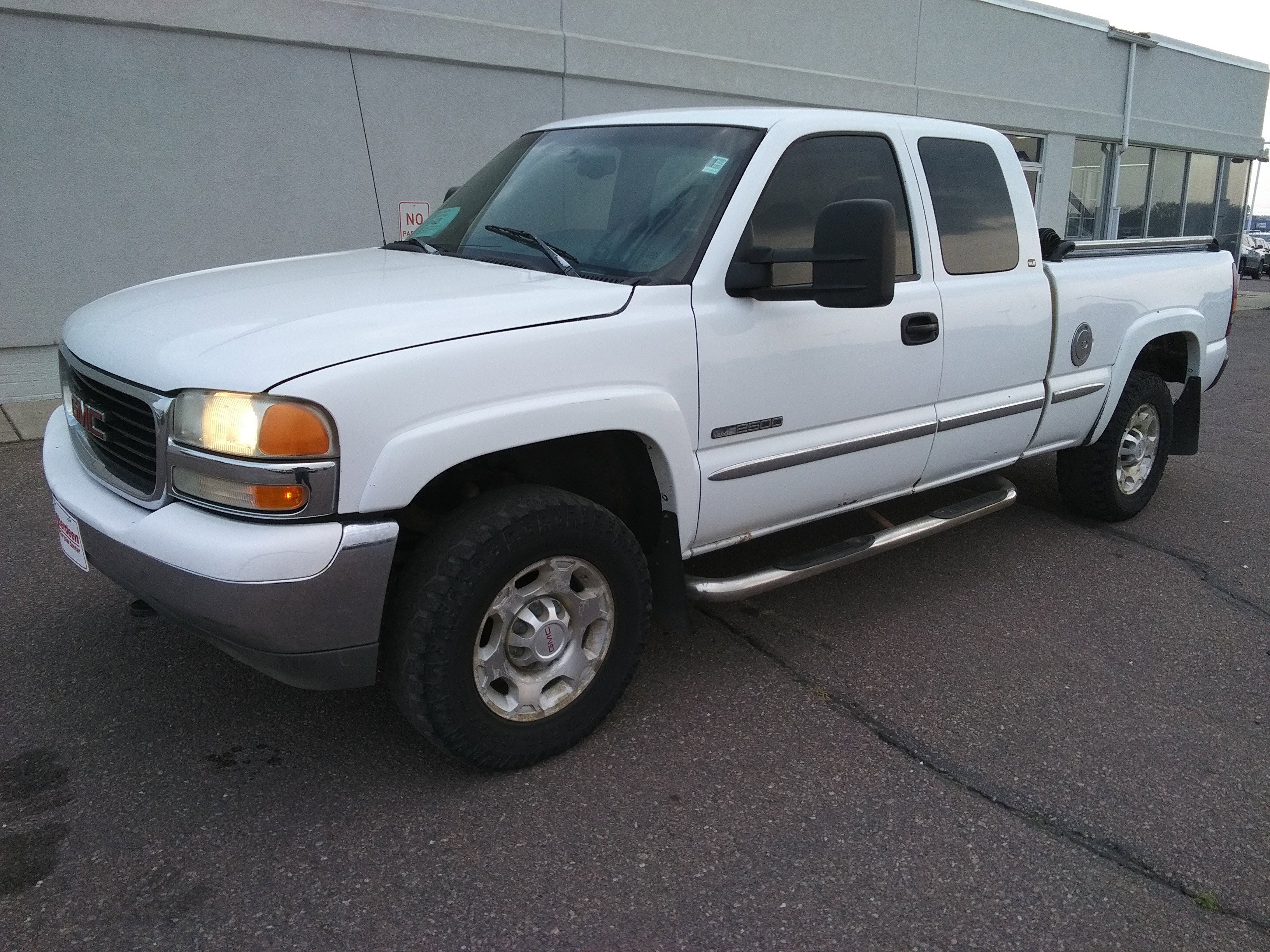 Used 1999 GMC Sierra SLE with VIN 1GTGK29U5XE549622 for sale in Aberdeen, SD