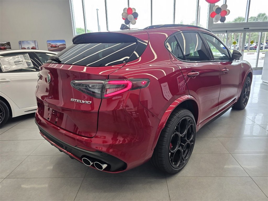 2024 Alfa Romeo Stelvio Quadrifoglio photo 4