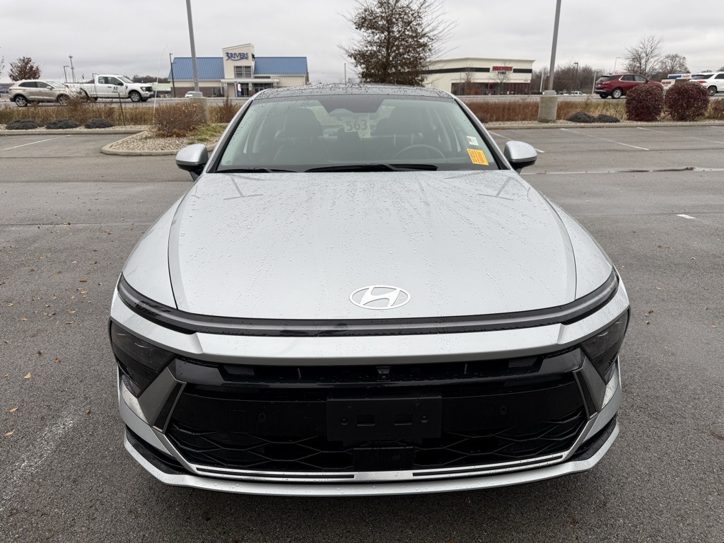 2024 Hyundai Sonata Hybrid Limited photo 2