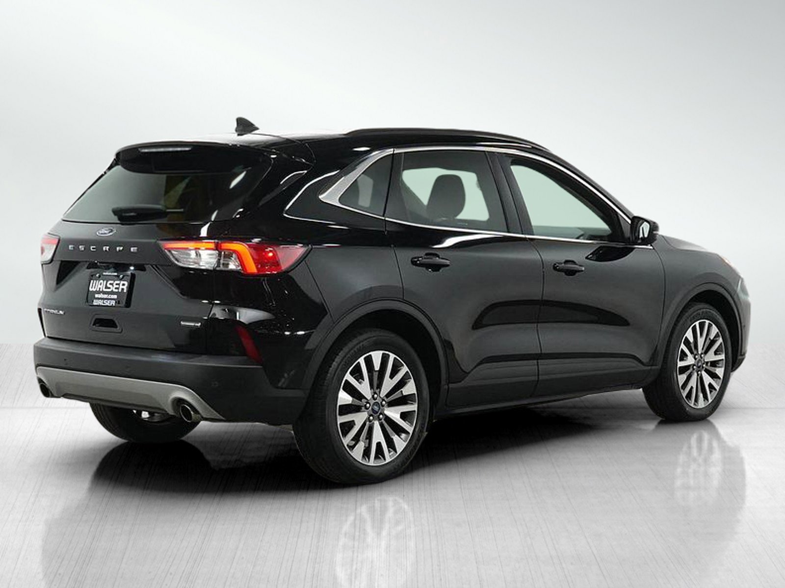 2020 Ford Escape Titanium Hybrid photo 4