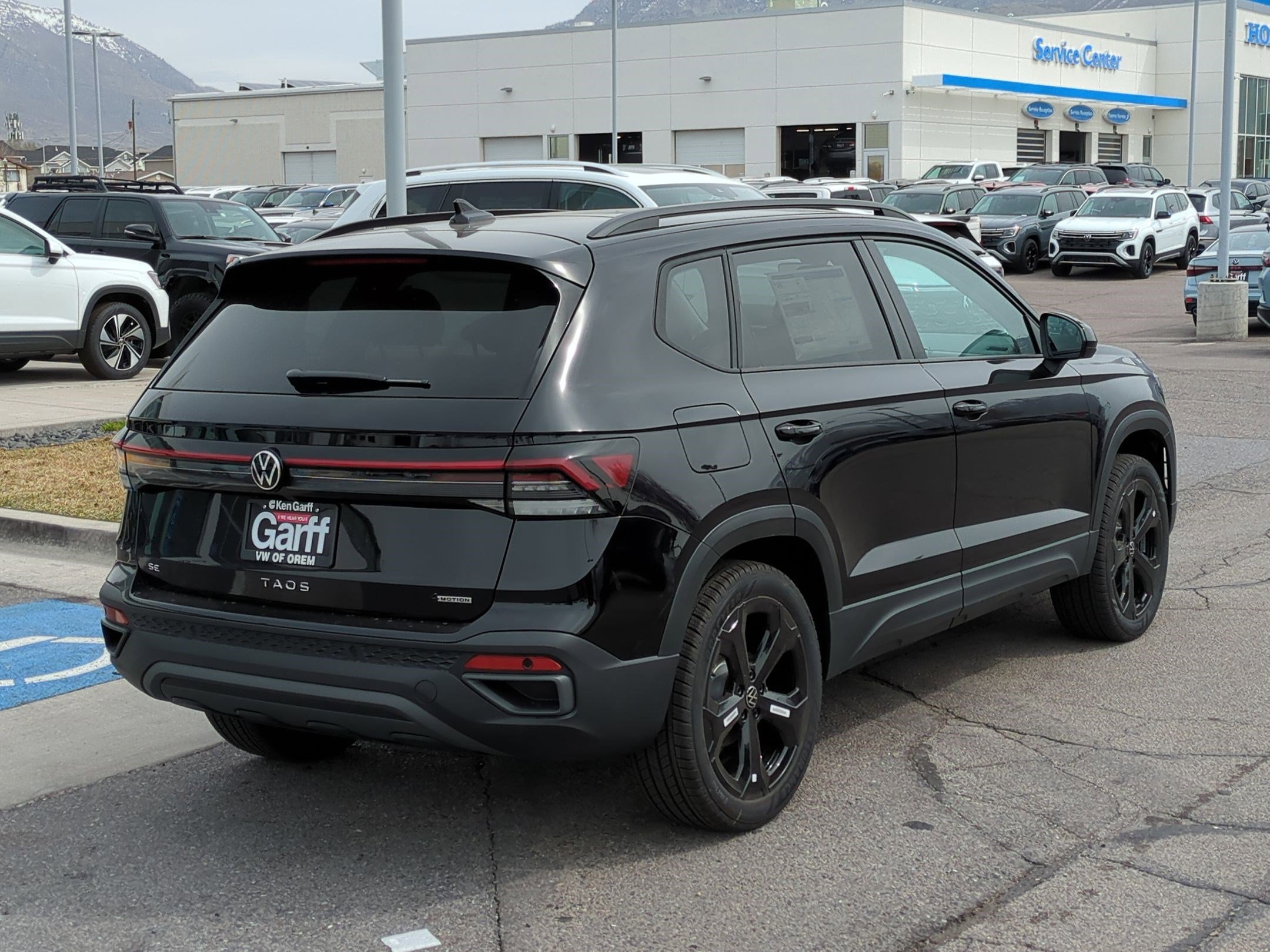 2025 Volkswagen Taos SE photo 3