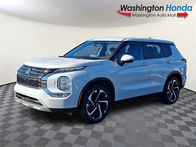 2024 Mitsubishi Outlander SE photo 3