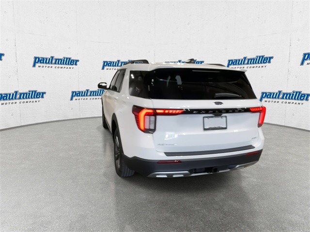 2025 Ford Explorer photo 4