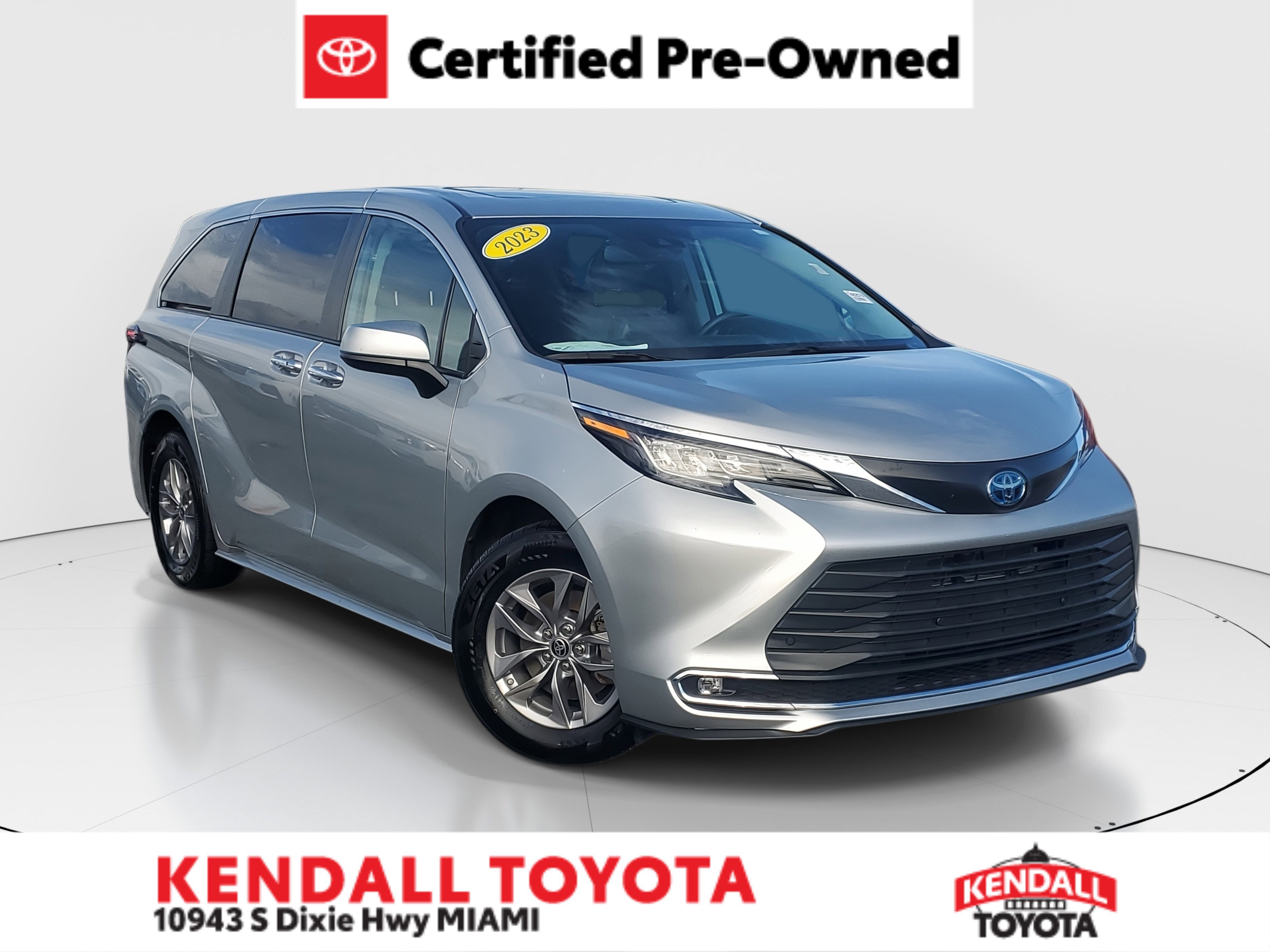 2023 Toyota Sienna XLE's photo