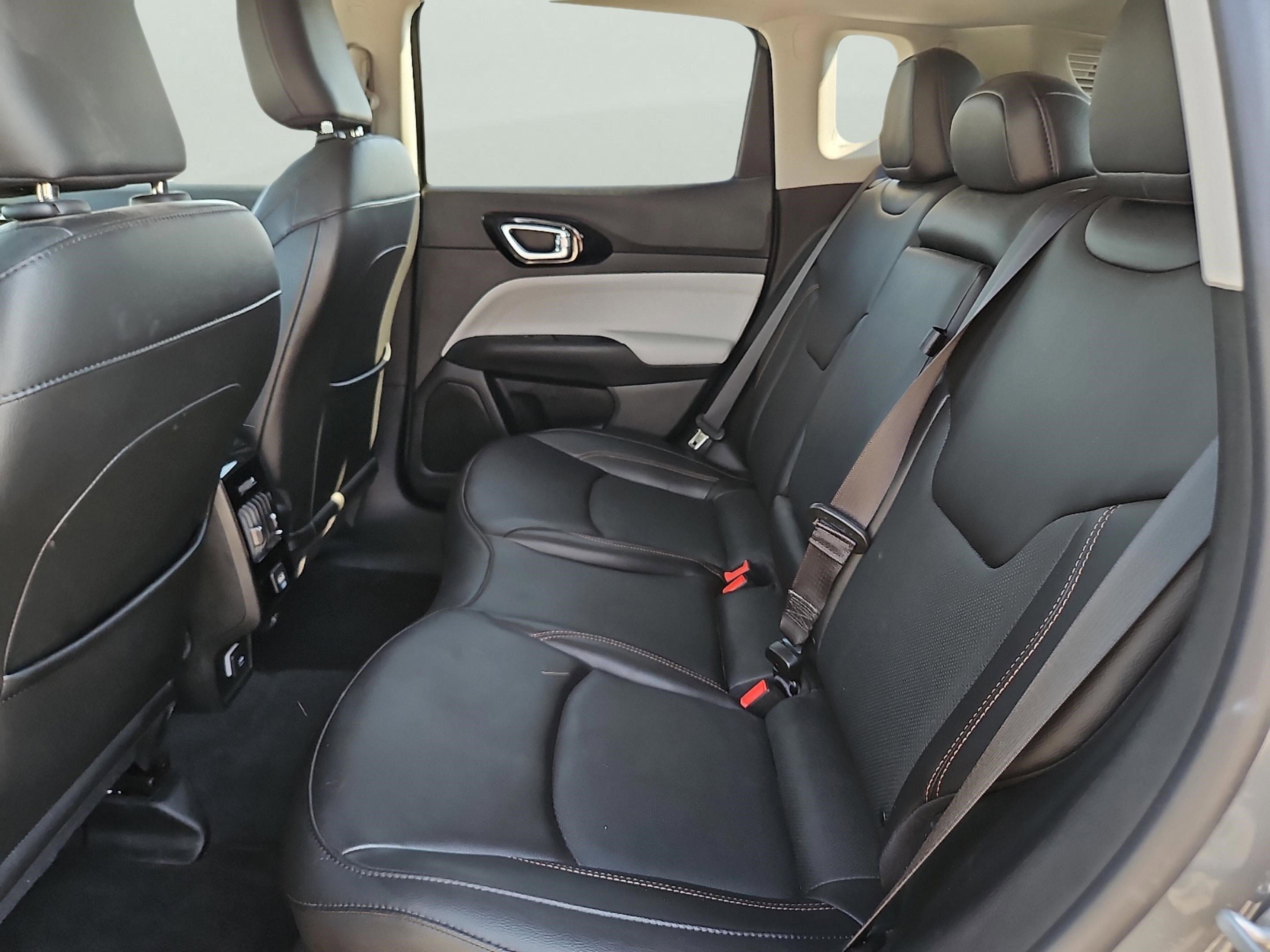 2022 Jeep Compass Limited photo 9