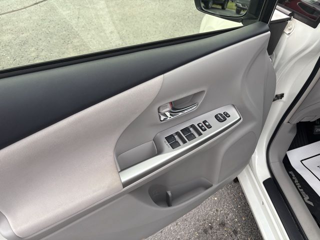 2017 Toyota Prius V Two photo 16