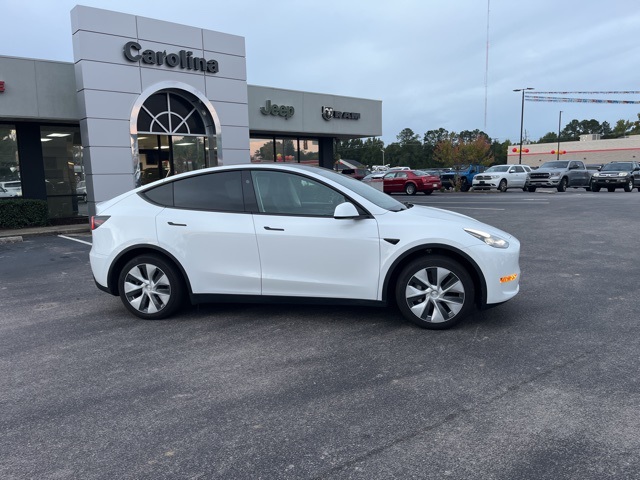 2024 Tesla Model Y Standard Range photo 2