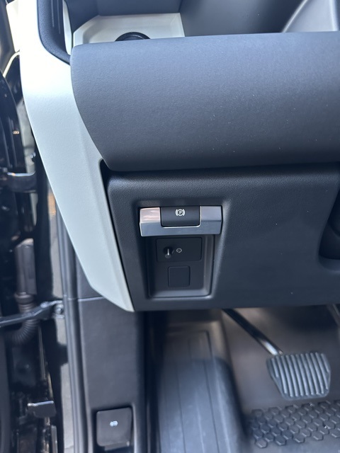 2024 Land Rover Defender 110 S photo 26