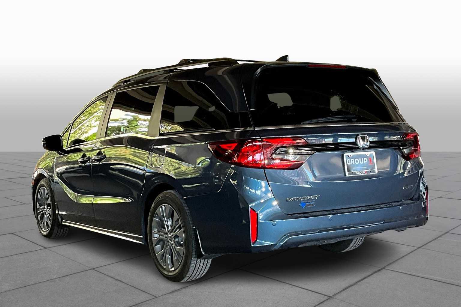 2025 Honda Odyssey Touring photo 11